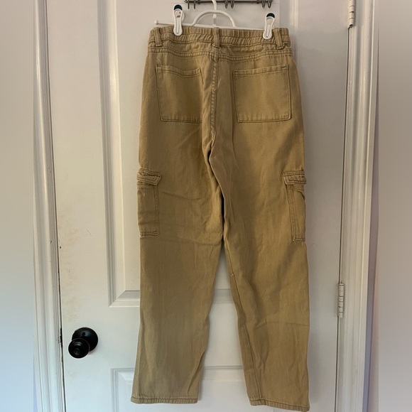 🔥3/$15 Tan cargo pants - Picture 3 of 5